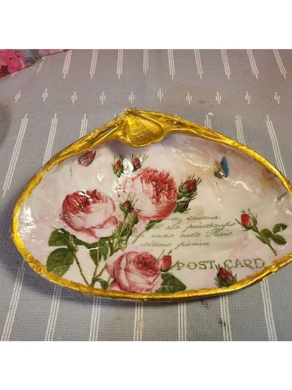 DECOUPAGE CLAM SHELL DECOUPAGE ROSES 🌹 ON A CLAM SHELL TRINKET DISH